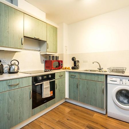 Lovely One Bedroom Apartment In Greater London, Id Required 外观 照片