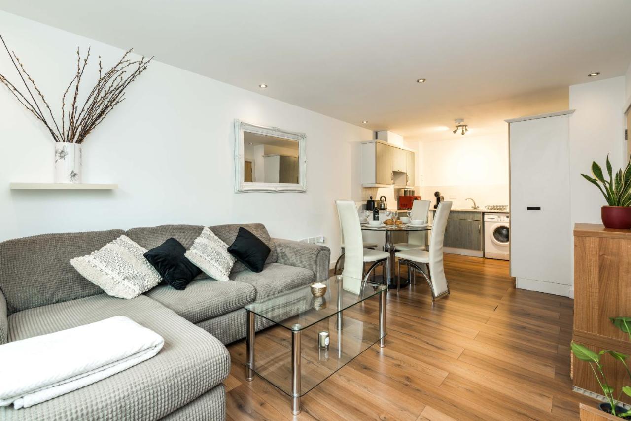 Fast Internet One Bedroom Apartment In Greater London, Id Required 外观 照片