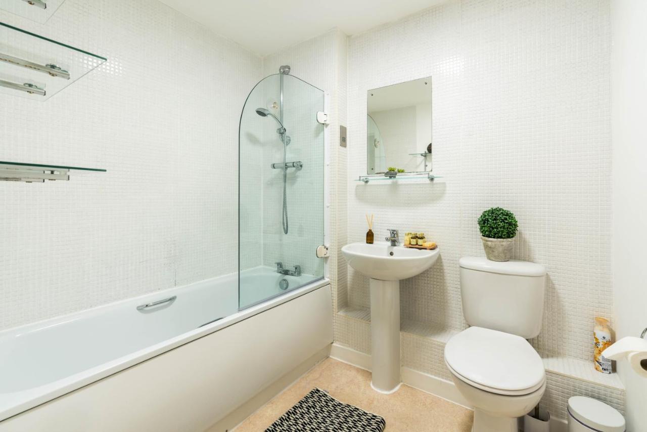 Fast Internet One Bedroom Apartment In Greater London, Id Required 外观 照片