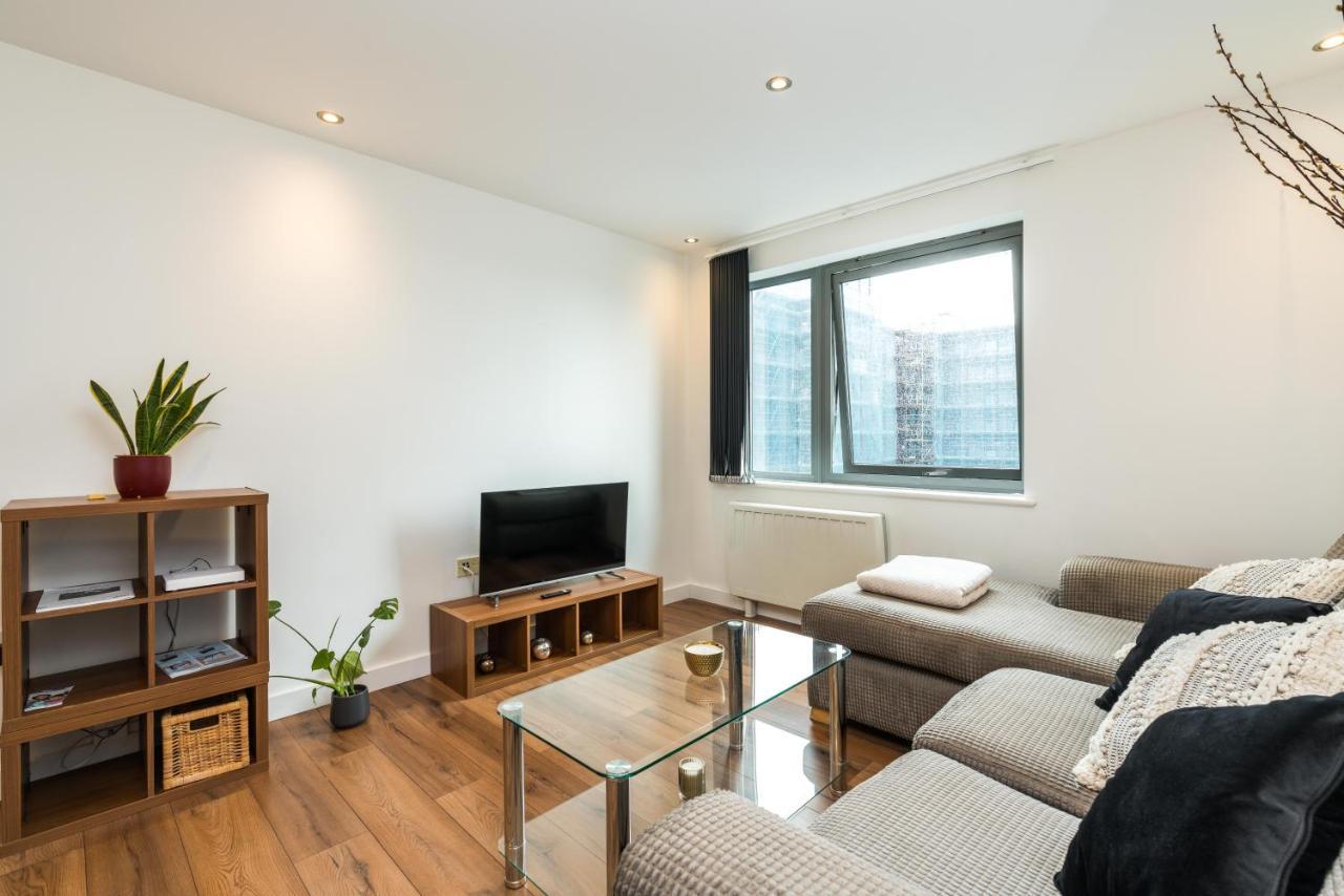 Lovely One Bedroom Apartment In Greater London, Id Required 外观 照片