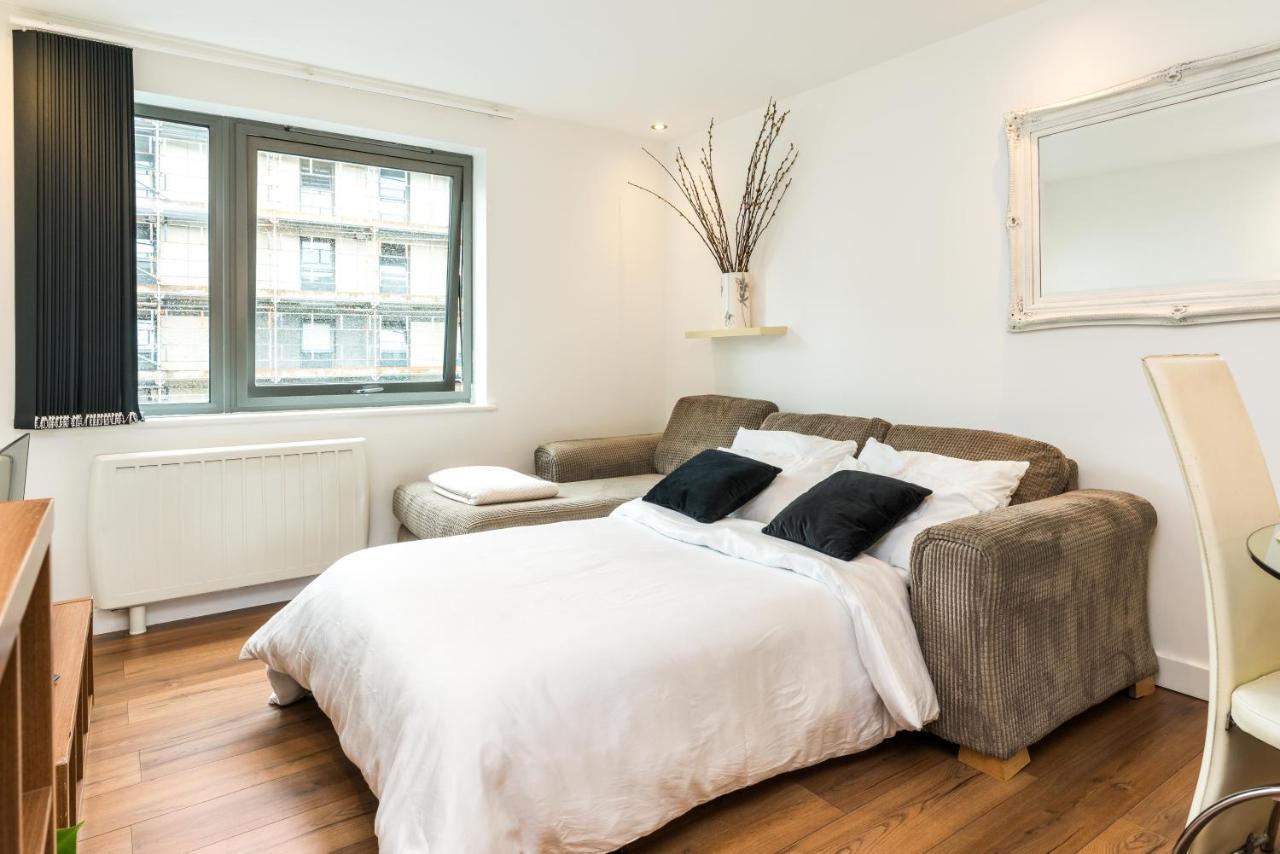 Fast Internet One Bedroom Apartment In Greater London, Id Required 外观 照片